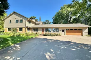 14 Mid Oaks Rd, Roseville, MN 55113 - Photo 4