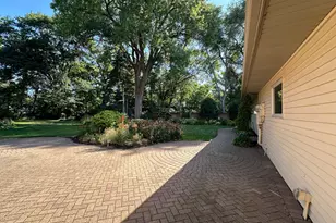 14 Mid Oaks Rd, Roseville, MN 55113 - Photo 46