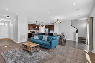 1863 Ivy St, Shakopee, MN 55379 - Photo 4