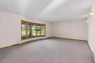 1120 Vagabond Ln N, Plymouth, MN 55447 - Photo 4