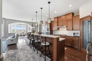 8808 Lake Riley Dr, Chanhassen, MN 55317 - Photo 4