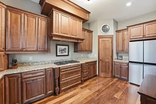 8808 Lake Riley Dr, Chanhassen, MN 55317 - Photo 6