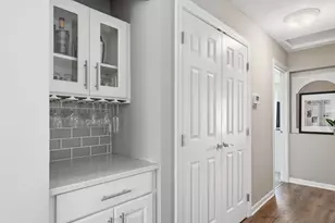 8105 Dakota Ln, Chanhassen, MN 55317 - Photo 8