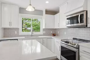 8105 Dakota Ln, Chanhassen, MN 55317 - Photo 6