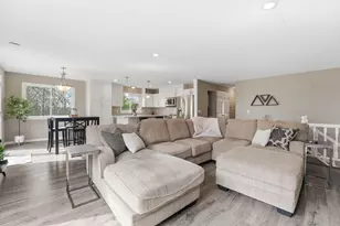 8105 Dakota Ln, Chanhassen, MN 55317 - Photo 14