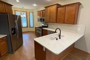 2333 Olivia Ct E, Maplewood, MN 55119 - Photo 4