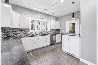 51 W Sarnia Street, Winona, MN 55987 - Photo 16