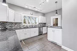 51 W Sarnia St, Winona, MN 55987 - Photo 16