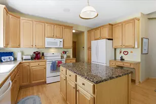 9836 Belmont Ln, Eden Prairie, MN 55347 - Photo 6