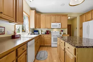 9836 Belmont Ln, Eden Prairie, MN 55347 - Photo 8