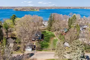 3142 Brooks Ln, Wayzata, MN 55391 - Photo 2