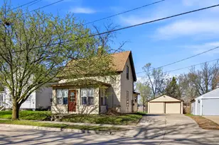914 N Elm Ave, Owatonna, MN 55060 - Photo 1