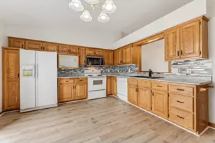 160 Orchard Manor Dr SE, Plainview, MN 55964 - Photo 2