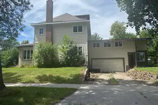 121 E 7th St, Crookston, MN 56716 - Photo 4