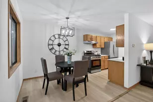 3250 Hill Ridge Dr, Eagan, MN 55121 - Photo 4