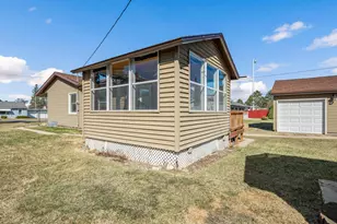 104 Sebenius St, Coleraine, MN 55722 - Photo 4