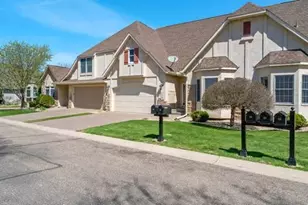 206 Stonebridge Ln, Saint Paul, MN 55118 - Photo 2