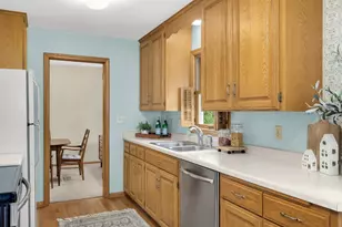 5009 Holiday Rd, Minnetonka, MN 55345 - Photo 12