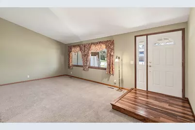 7910 W Park Hills Drive, Bloomington, MN 55438 - Photo 6