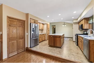 7910 W Park Hills Drive, Bloomington, MN 55438 - Photo 10