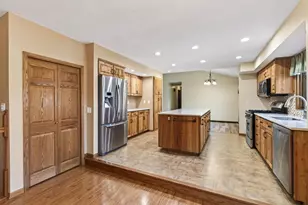 7910 W Park Hills Dr, Bloomington, MN 55438 - Photo 10