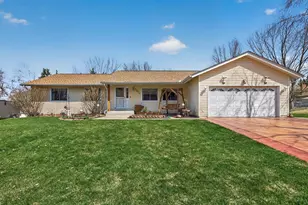 7910 W Park Hills Dr, Bloomington, MN 55438 - Photo 2