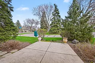 5349 Highpointe Dr, Bloomington, MN 55437 - Photo 32