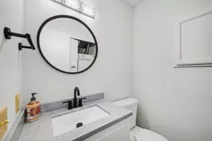 5349 Highpointe Dr, Bloomington, MN 55437 - Photo 18