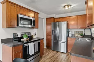 1047 Lowell Dr, Apple Valley, MN 55124 - Photo 10