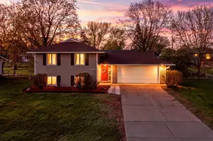 1047 Lowell Dr, Apple Valley, MN 55124 - Photo 1