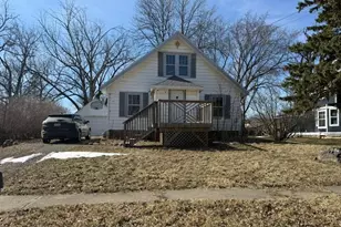 305 1st Ave NE, Dodge Center, MN 55927 - Photo 1