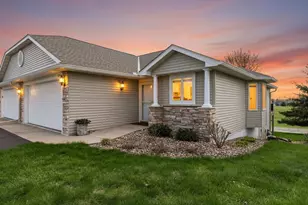 1136 Highpoint Ct, New Richmond, WI 54017 - Photo 2