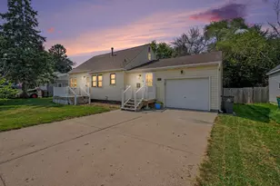 1257 Parallel St, Chaska, MN 55318 - Photo 2