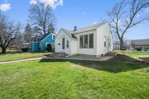 1014 Hawthorne St, Alexandria, MN 56308 - Photo 2
