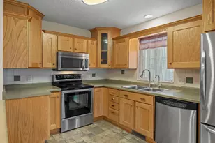8105 Darcy Ln, Inver Grove Heights, MN 55076 - Photo 10