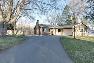 2750 Queensland Ln N, Plymouth, MN 55447 - Photo 4
