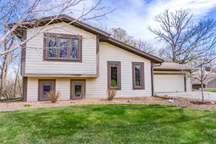 112117 Haering Cir, Chaska, MN 55318 - Photo 4