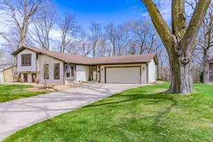 112117 Haering Cir, Chaska, MN 55318 - Photo 2