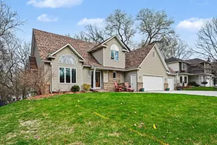 12126 Gantry Ln, Apple Valley, MN 55124 - Photo 2