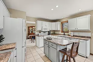 12126 Gantry Ln, Apple Valley, MN 55124 - Photo 8
