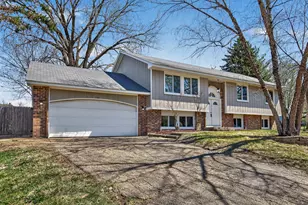 116 Knoll Cir E, Burnsville, MN 55337 - Photo 2