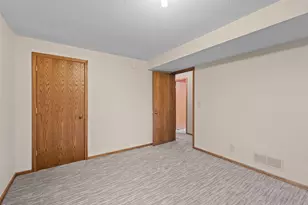 2581 Henslow Ave N, Oakdale, MN 55128 - Photo 20