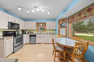 2581 Henslow Ave N, Oakdale, MN 55128 - Photo 4