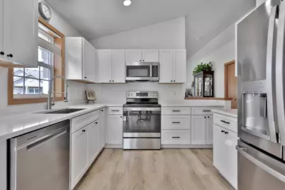 180 Wedgewood Drive, Mahtomedi, MN 55115 - Photo 2