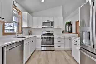 180 Wedgewood Dr, Mahtomedi, MN 55115 - Photo 2