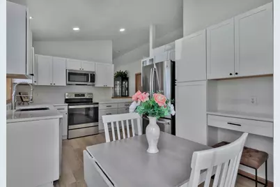 180 Wedgewood Drive, Mahtomedi, MN 55115 - Photo 4