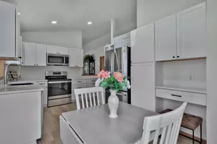 180 Wedgewood Dr, Mahtomedi, MN 55115 - Photo 4