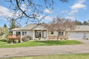 180 Wedgewood Dr, Mahtomedi, MN 55115 - Photo 1