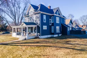 118 W Chestnut St, Lake City, MN 55041 - Photo 2