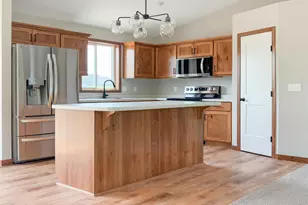 4658 9th St NE, Saint Cloud, MN 56304 - Photo 2